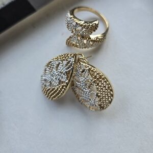 Earings and finger ring size 8